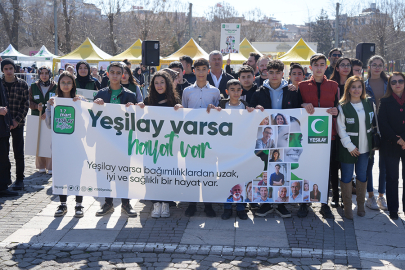 Yeşilay Haftası için farkındalık korteji
