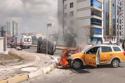 Diyarbakır’da çarpışan iki araçtan biri alev aldı