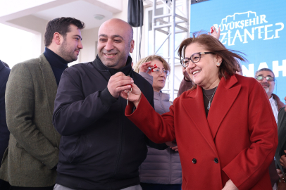 Gazi Konut Kuzeyşehir’de hak sahiplerinin anahtarları teslim edildi