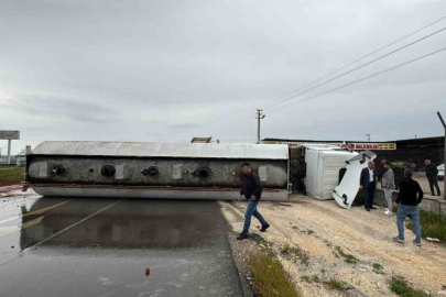 Devrilen tanker yolu trafiğe kapattı