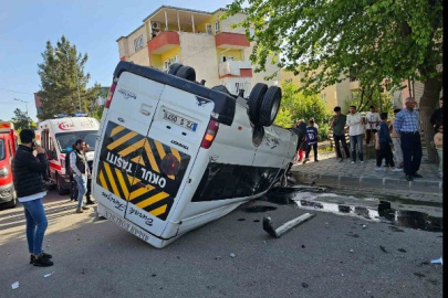 Batman’da minibüs ile otomobil çarpıştı: 4 yaralı