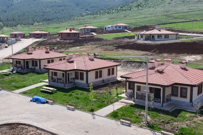 Deprem bölgesinde kalıcı konutların teslimi devam ediyor