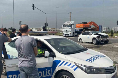 Diyarbakır’da iki otomobil çarpıştı: 1 yaralı