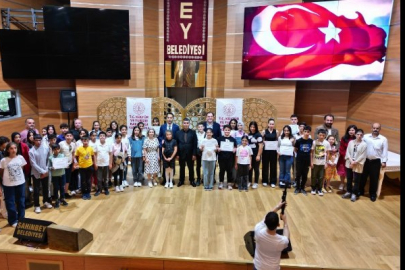 MÜZSAN organizasyonu ile bağlama öğrenen depremzede kursiyerlere sertifika verildi