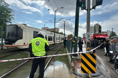 Gaziantep’te tramvayın üzerine yıldırım düştü