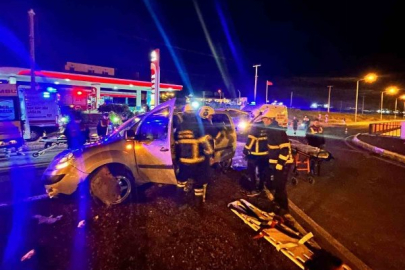 Mardin’de hafif ticari araç devrildi: 4 yaralı