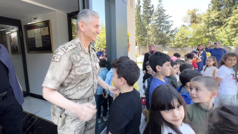 Miniklerden jandarmaya anlamlı ziyaret