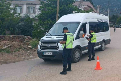Jandarma okul servis araçları ve motosiklet sürücülerini denetledi