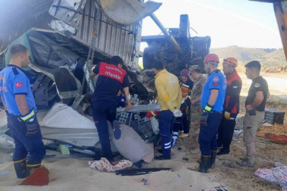 Kontrolden çıkan tır köprüden uçtu: 2 ölü