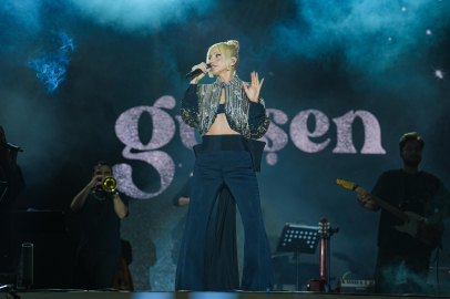Gülşen konseri büyüledi