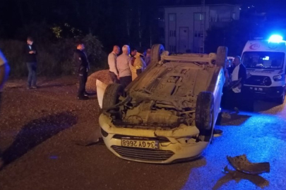 Otomobil kum yığınına çarptı: 1 yaralı