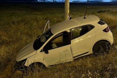 Kontrolden çıkan otomobil karşı şeride geçip şarampole yuvarlandı: 3 yaralı