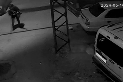 Park halindeki araç önce kundaklandı, sonra kurşun yağmuruna tutuldu