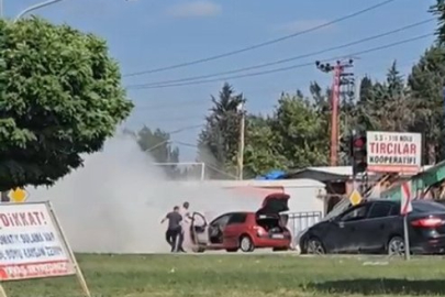 Seyir halindeki otomobil alev aldı