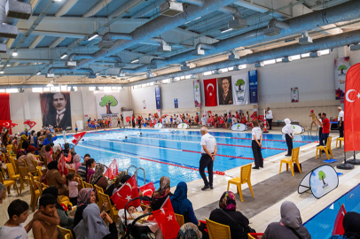 Şehitkamil’de yüzme şenliği