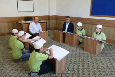 Kur’an-ı Kerim’i parmaklarıyla ezberliyorlar