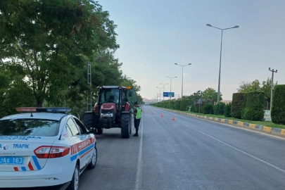 İşçileri taşıyan araç ve traktör sürücüleri denetlendi