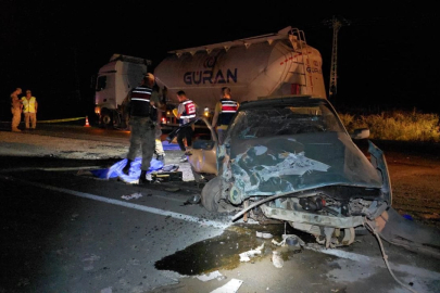 Otomobil tıra arkadan çarptı: 1 ölü, 1 yaralı