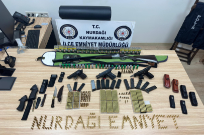 Ruhsatsız silahlar ele geçirildi
