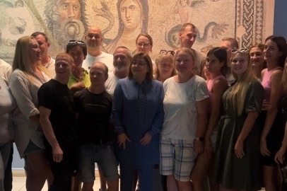 İlk Rus turist kafileye şehrin kültürünü Fatma Şahin tanıttı