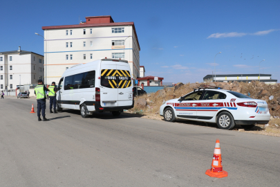 Jandarmadan okul önlerinde tedbir