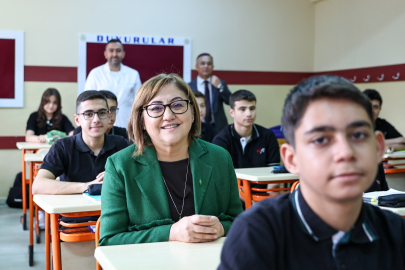 ŞAHİN’DEN ÖĞRETMEN VE ÖĞRENCİLERE İNDİRİM MÜJDESİ