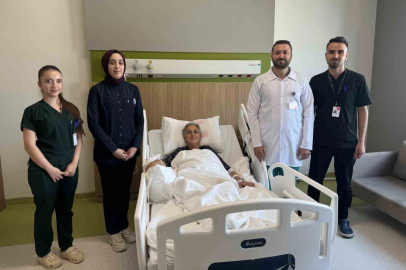 Kalın bağırsak kanseri hasta doğal delik cerrahisiyle sağlığına kavuştu