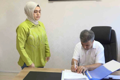 Görme engelli okul müdürü azmiyle örnek oluyor