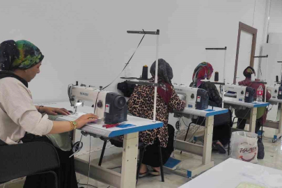 Tekstil atölyeleriyle meslek ediniyorlar