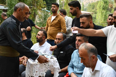 Düğünlerde tepsiyle para toplama geleneği