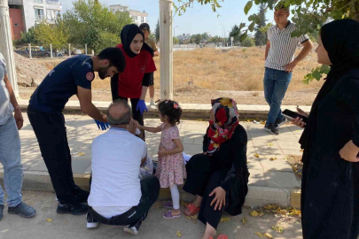 Motosiklet park halindeki motora çarptı: 3 yaralı