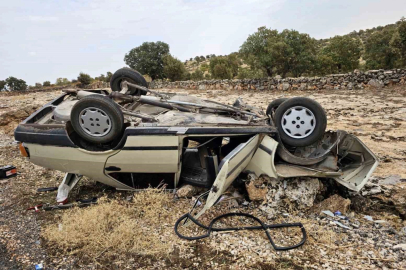 Mardin’de otomobil şarampole yuvarlandı: 2 yaralı