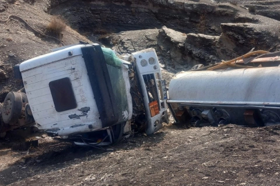 Şırnak’ta akaryakıt tankeri devrildi: 1 yaralı