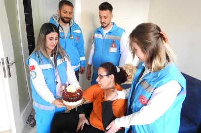 Bedensel engelli Tuba'ya doğum günü sürprizi