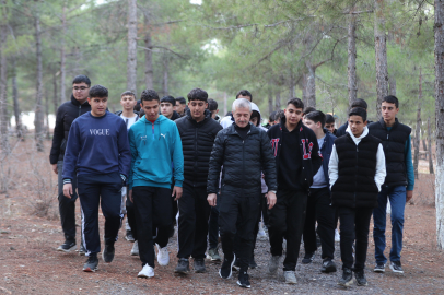 TAHMAZOĞLU GENÇLERLE YÜRÜYÜŞ YAPTI