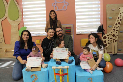 Gaziantep Bebek Kütüphanesi emekleme yarışması renkli görüntülerle yapıldı