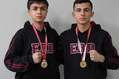 Erdem Koleji’nden Kickboksta çifte şampiyonluk