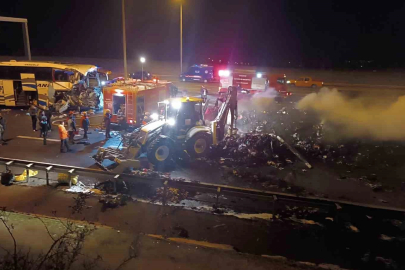 Otobüs ve tırın karıştığı zincirleme kaza: 1 ölü, 19 yaralı