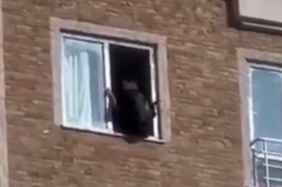 Polis, intihara kalkışan genç kızı son anda kurtardı