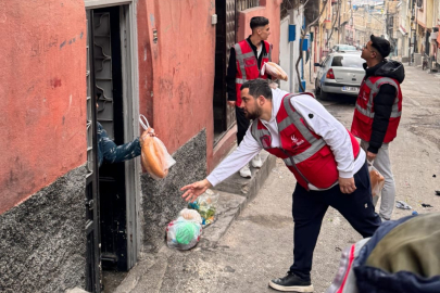 Ekmeklerini bölüştüler