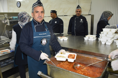 İhtiyaç sahibi ailelere sıcak yemek