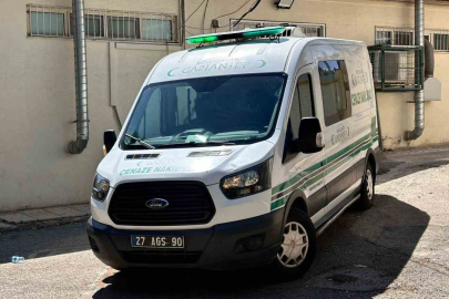 Otomobilin çarptığı kadın hayatını kaybetti