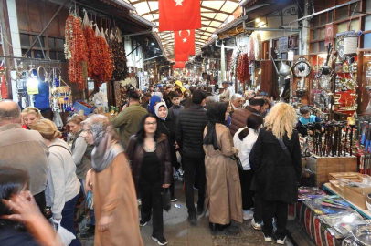 Esnaf çifte bayram yaşadı