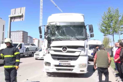 2 tır çarpıştı: 1 yaralı