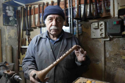 Zurna yaparak mesleğini yaşatıyor