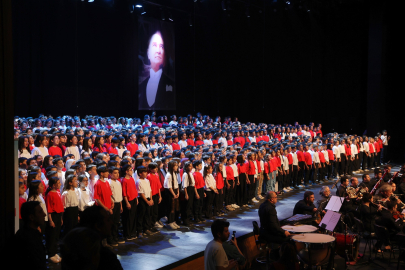 1000 ÇOCUK 23 NİSAN’I ŞARKILARLA KUTLADI