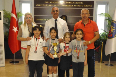 GKV’nin altın kulaçları şampiyonluk madalya ve kupalarını kaptırmadı