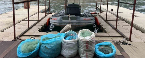 Yasak olmasına rağmen ağ atarak balık avlayan 2 şahıs yakalandı