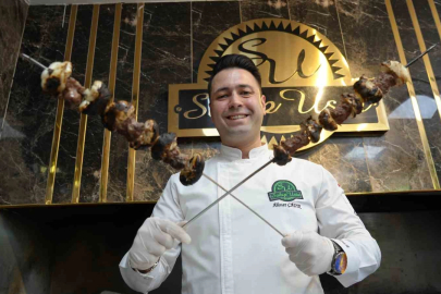 Yılda sadece 3 hafta yapılan sarımsak kebabı damak çatlatıyor