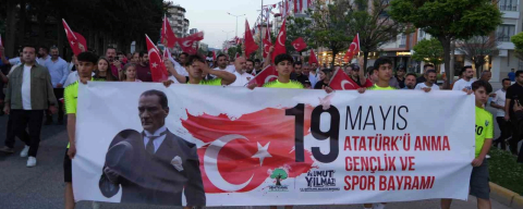Gaziantep’te 19 Mayıs "Bayraklı Gençlik Yürüyüşü" ile kutlandı